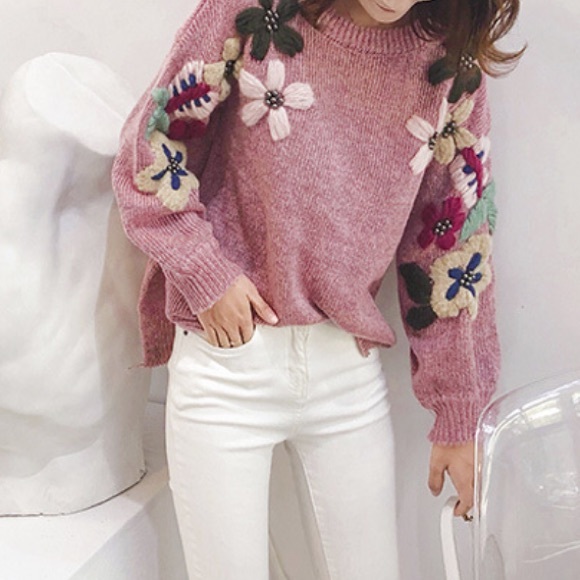 SALE! ⬇️$48 Grey Floral Appliqué Oversize Sweater - Picture 1 of 8